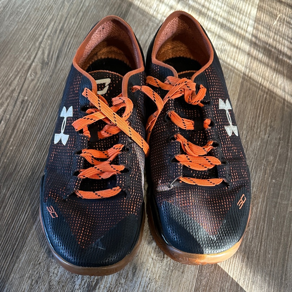 Men’s athletic shoes